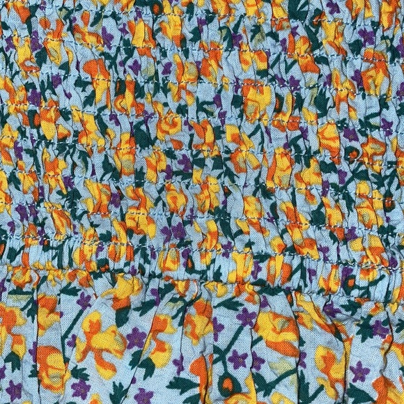 Blue floral smocked tank top - Picture 2 of 3